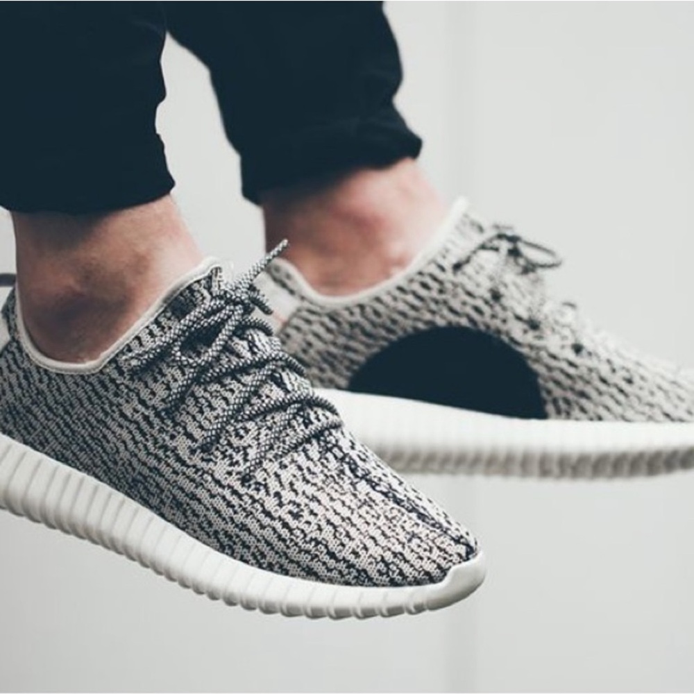 YEEZY TURTLE DOVE BOOST 350 Knit Lace-Up Sneaker 8W. 7M
